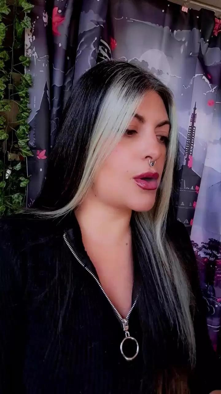 bvbyscorpio666 on Cam4 