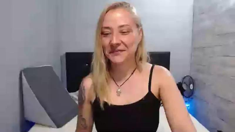 caro_milf_ on Cam4 
