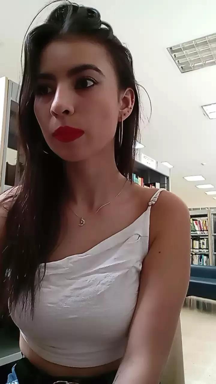 Carohot69 on Cam4 