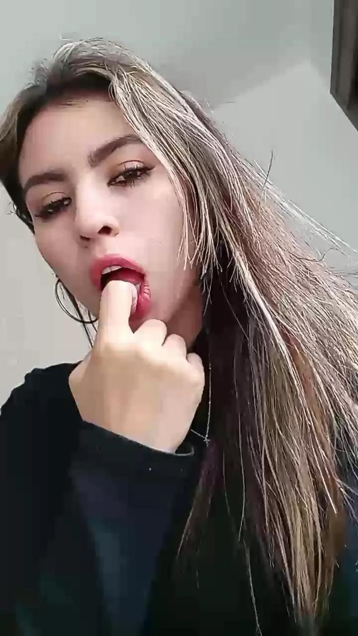 Carohot69 on Cam4 