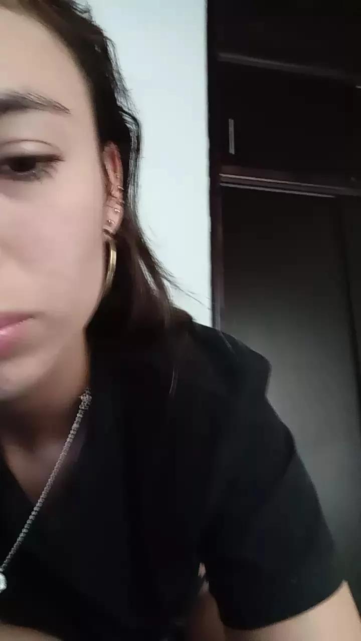 Carohot69 on Cam4 
