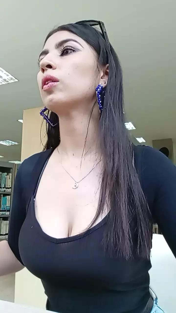 Carohot69 on Cam4 