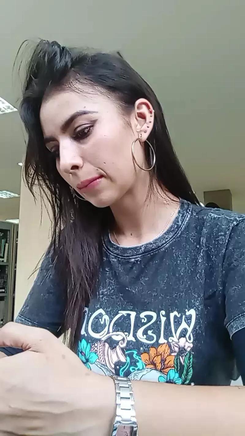 Carohot69 on Cam4 