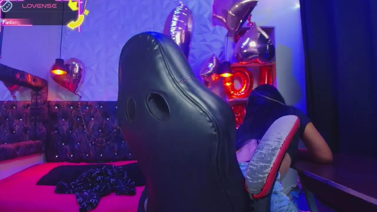 Freechat carolinescoth on Cam4