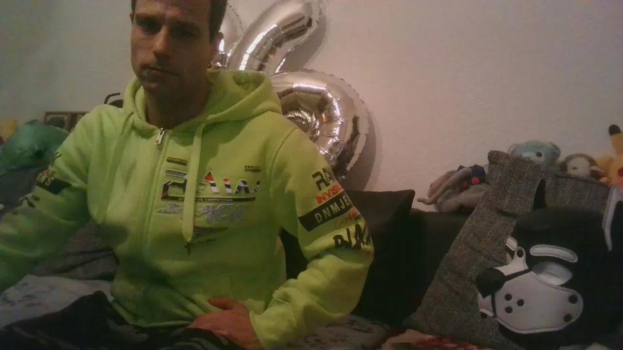 Casper_1988 on Cam4 