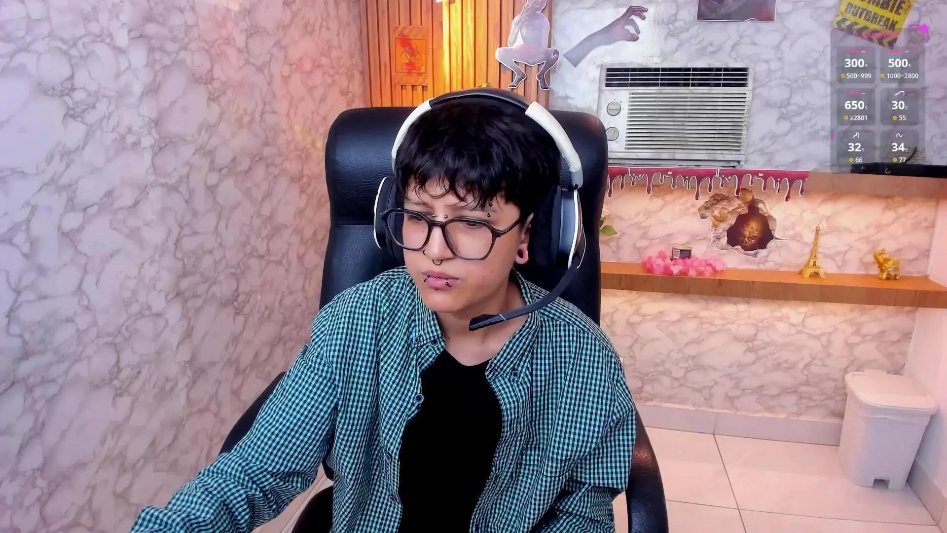 Offline Charlie_Taylor_ on Cam4