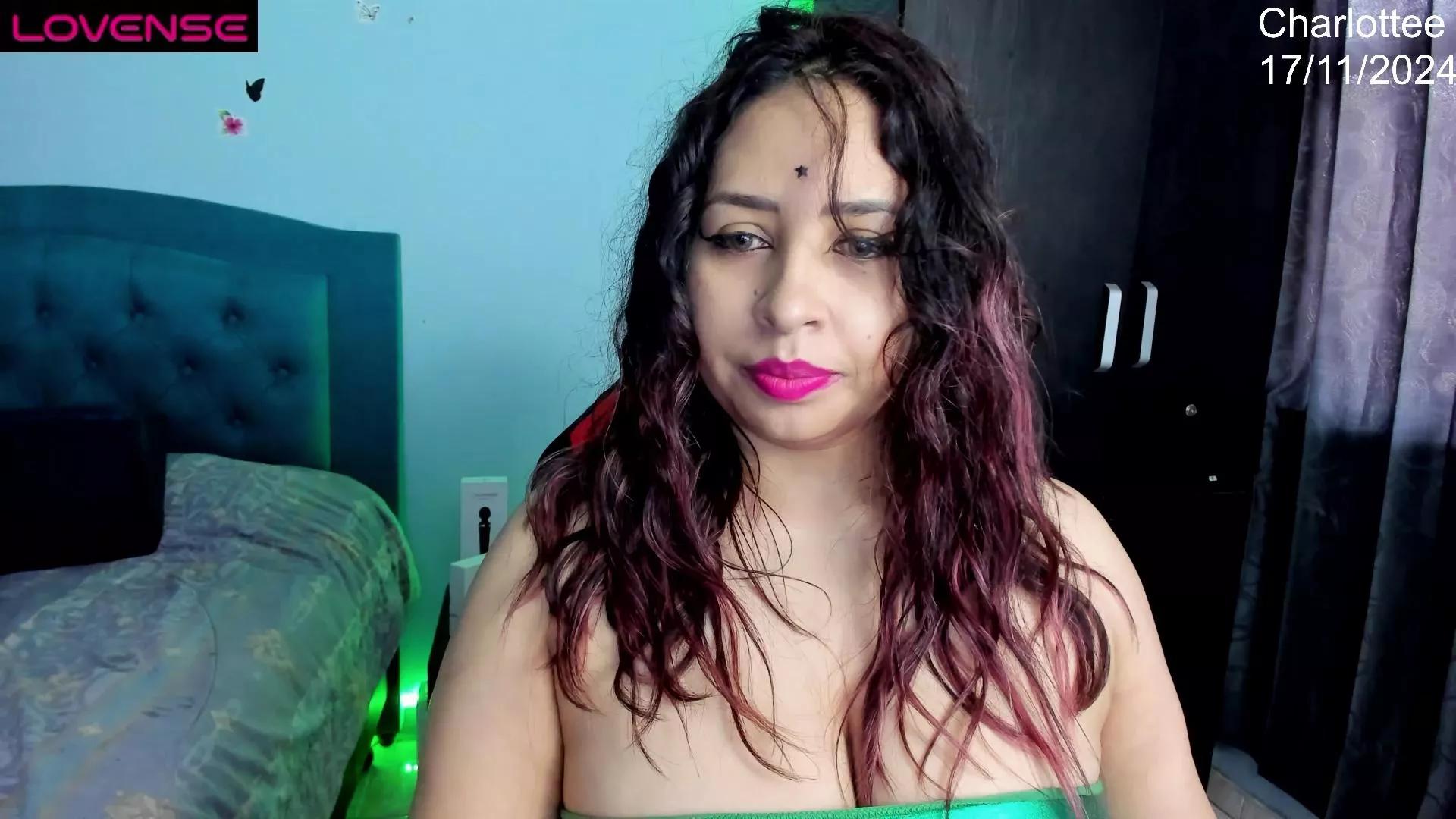charlottee_love on Cam4 