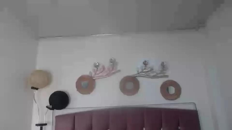 Offline charlottewalker on Cam4