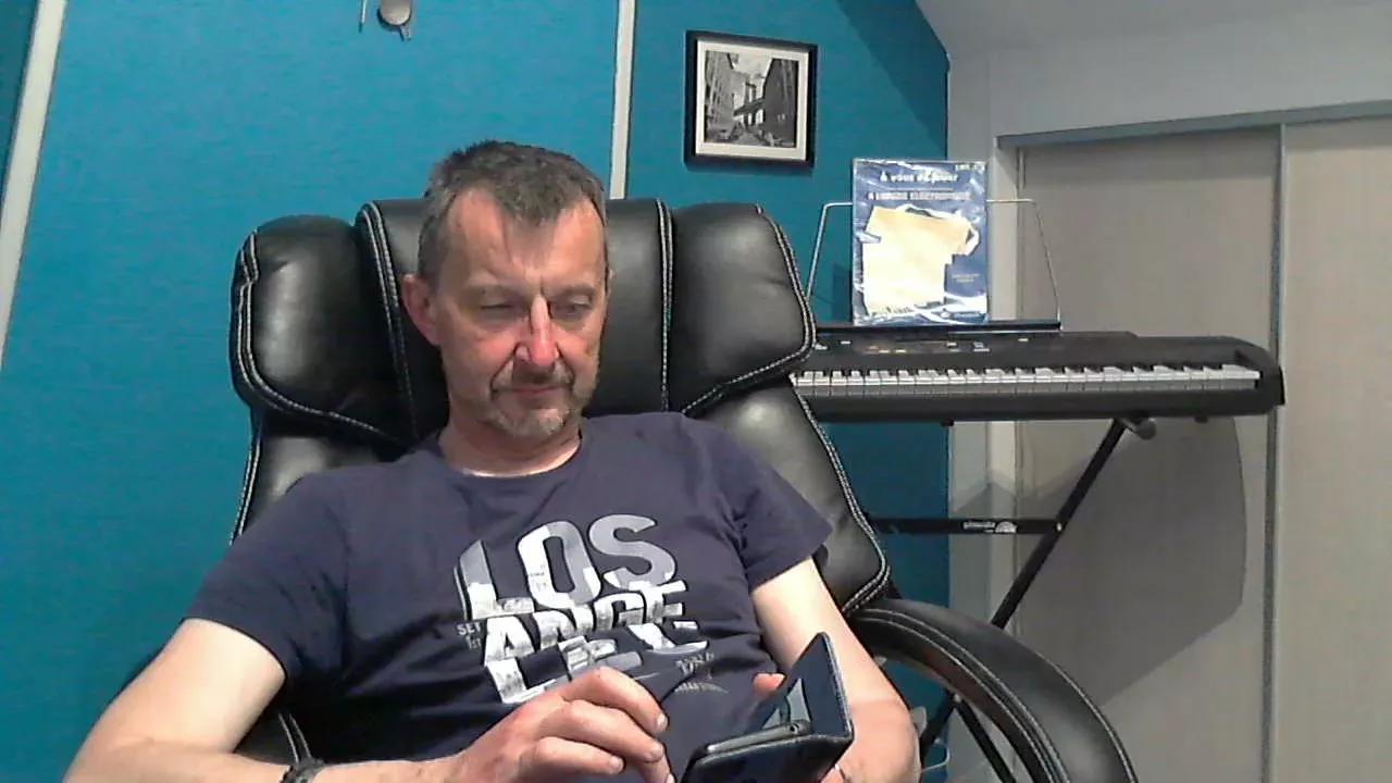 chbiomale on Cam4 