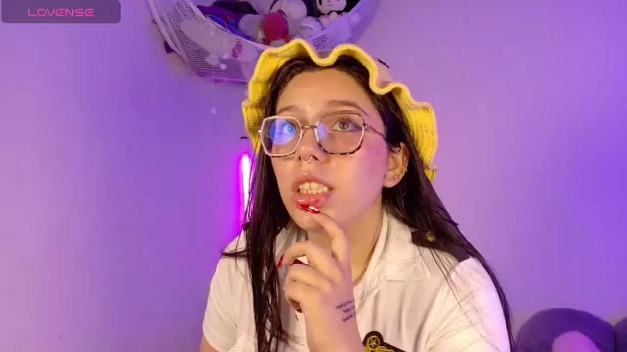 chelsea_coo on Cam4 