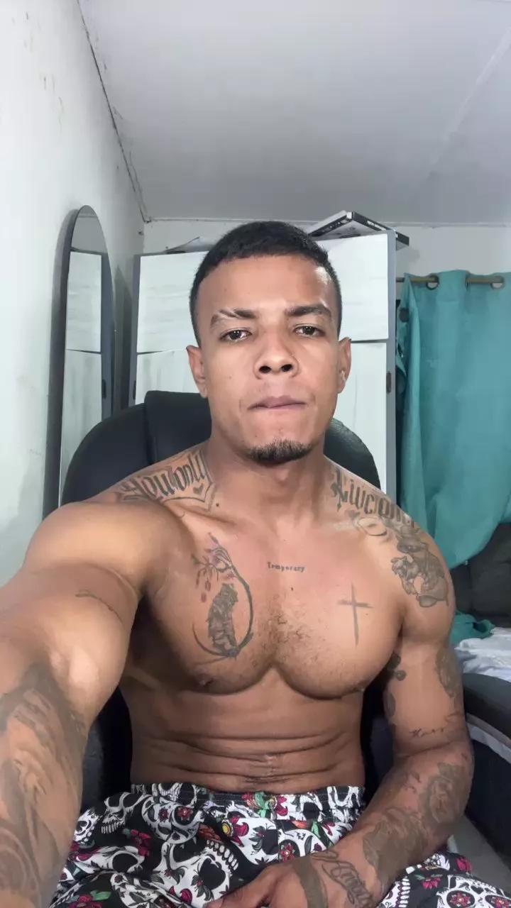 Chris_fendi on Cam4 