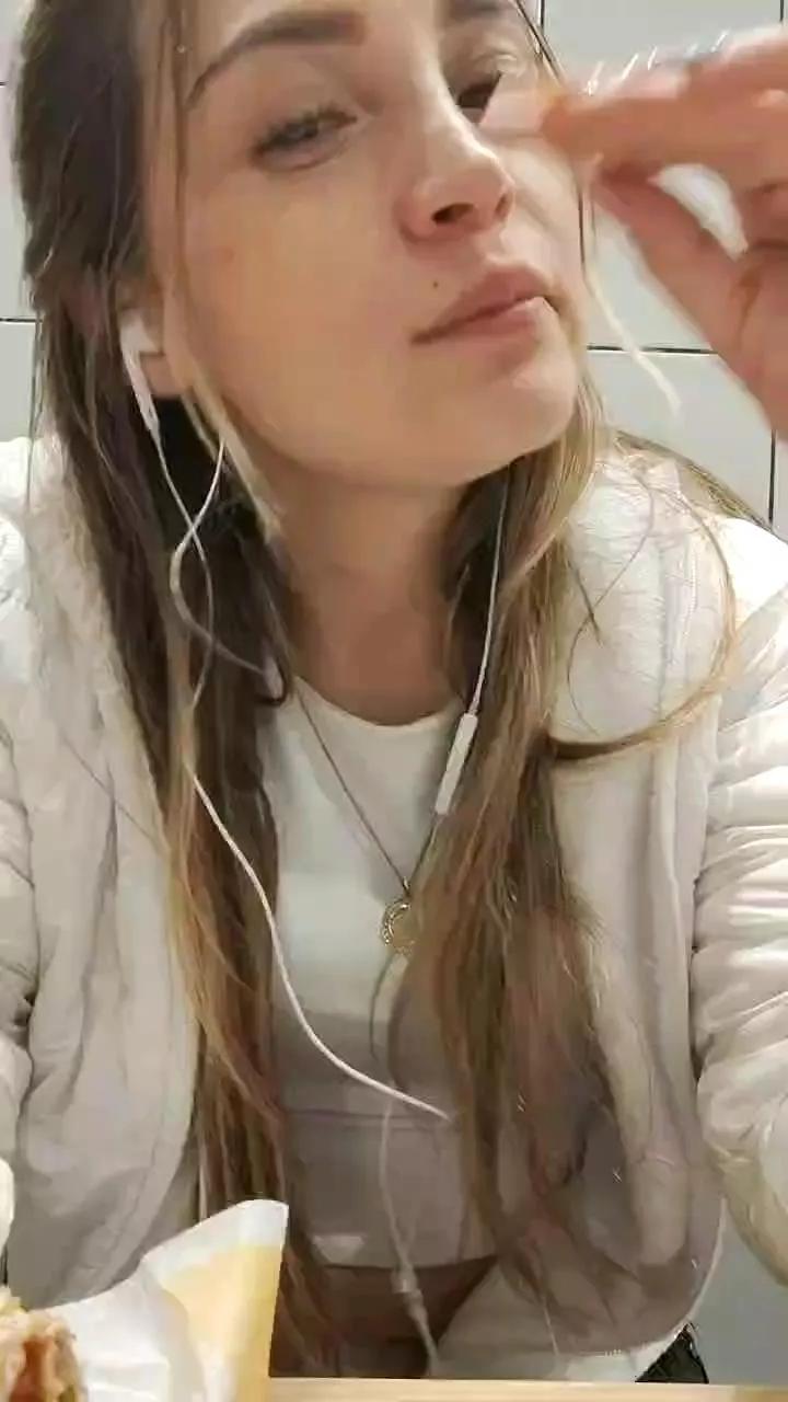 Offline ciindy2_love_ on Cam4