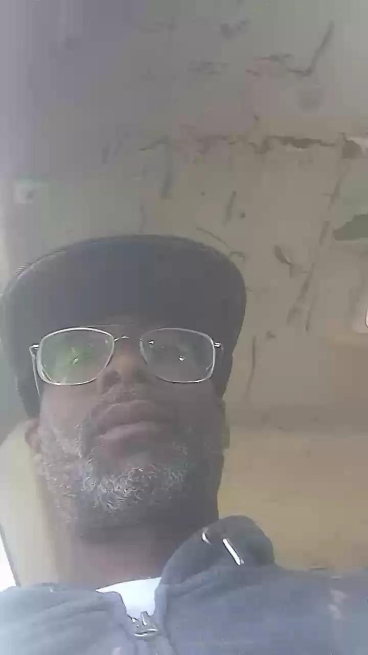 ComeHandleme on Cam4 