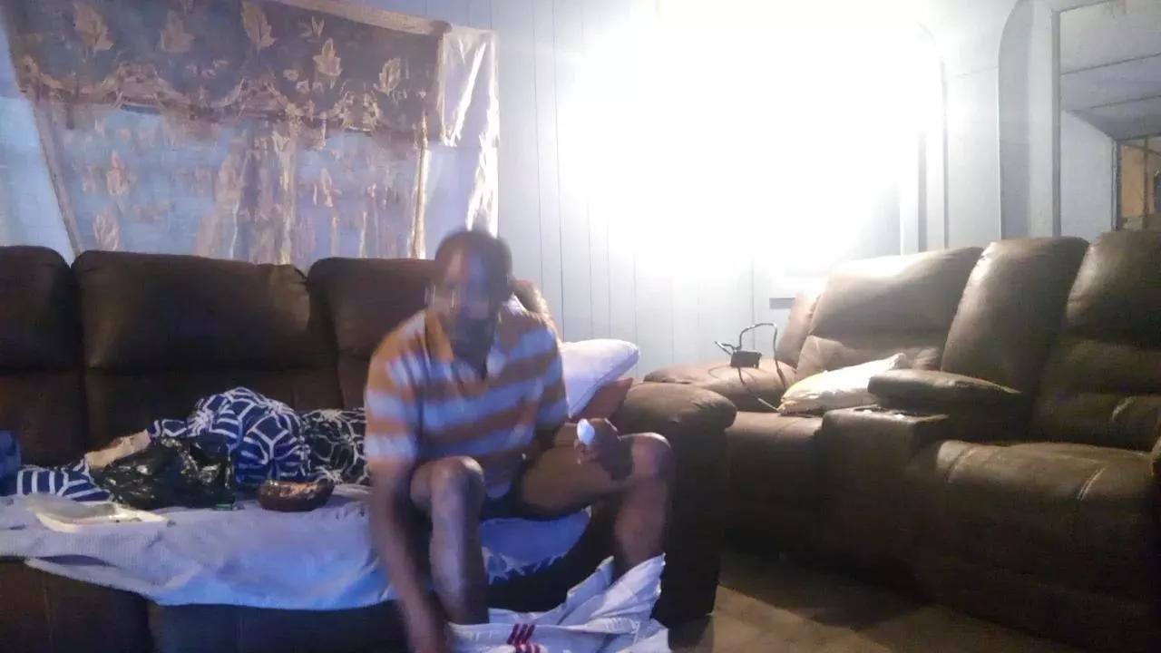 ComeHandleme on Cam4 