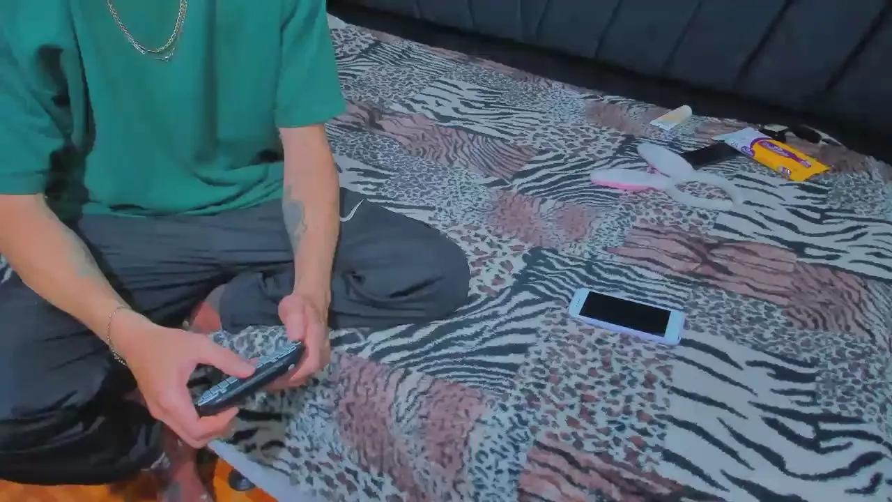 Offline COUPLE_2533 on Cam4