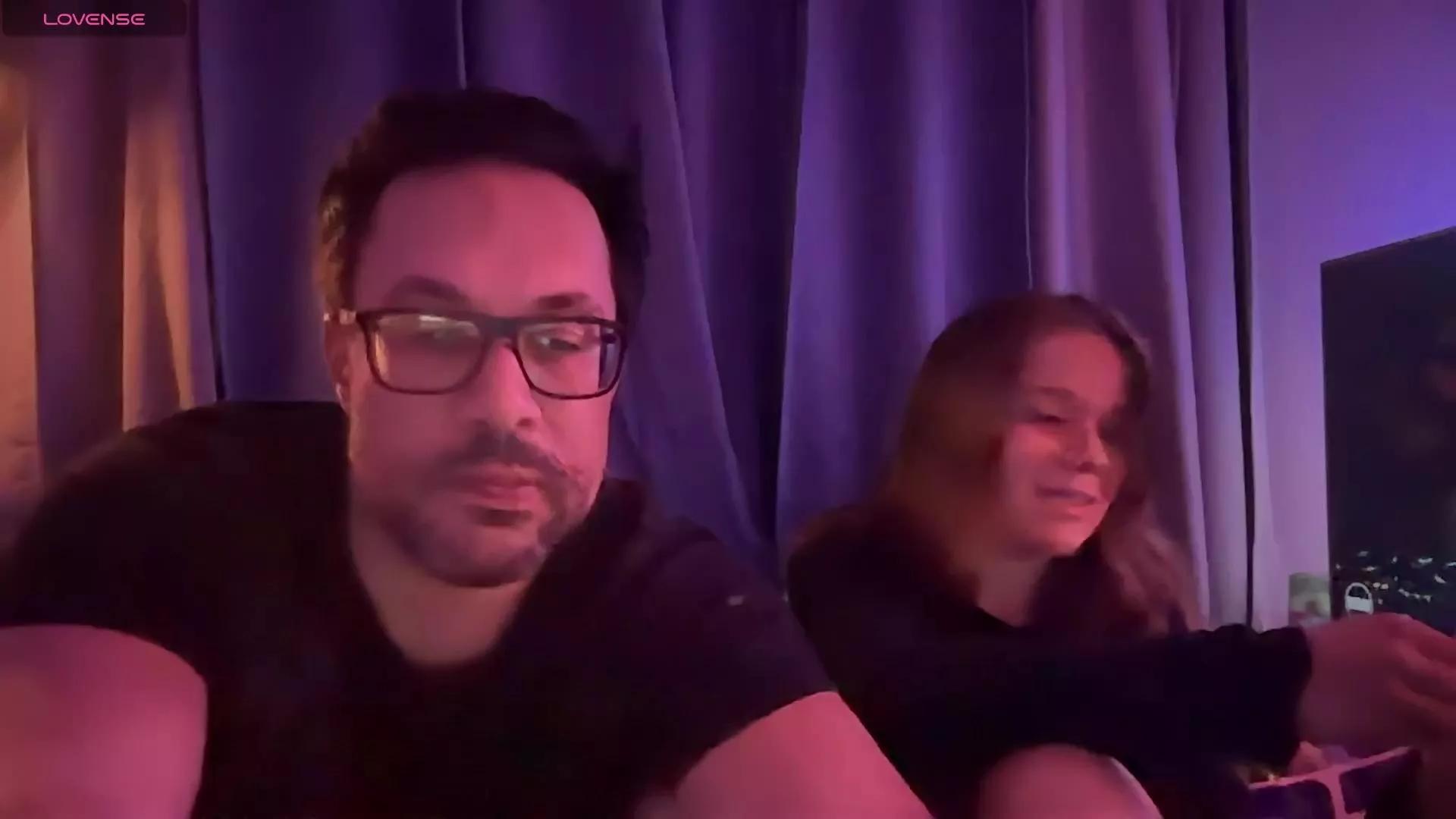 Couple_D_and_A on Cam4 