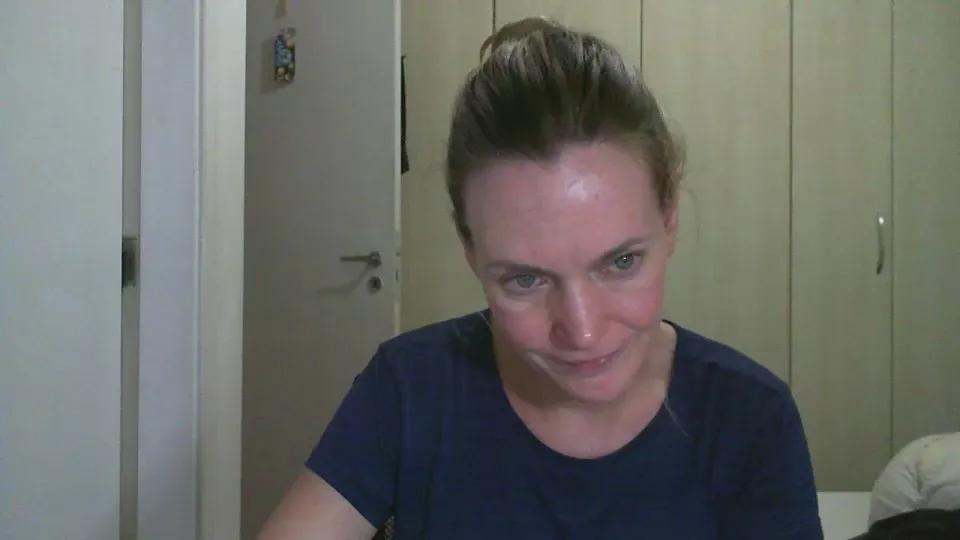 CrazyAnny1 on Cam4 