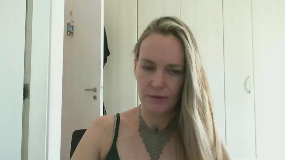 CrazyAnny1 on Cam4 