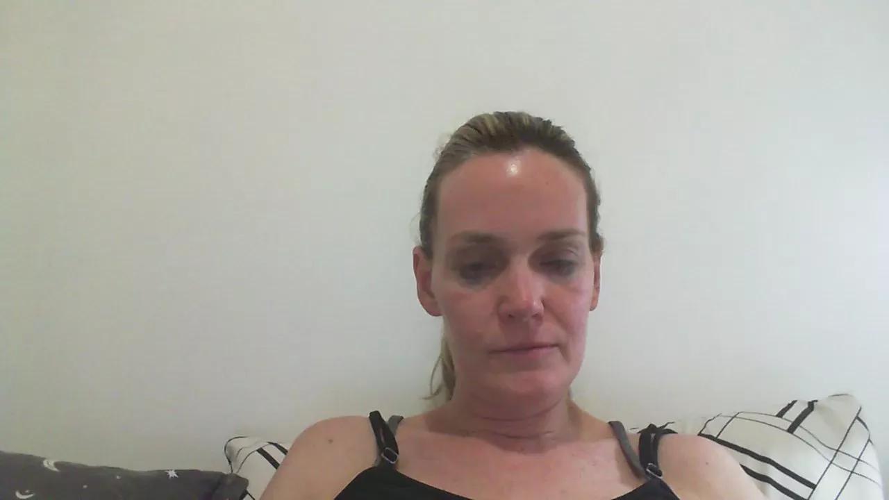 CrazyAnny1 on Cam4 