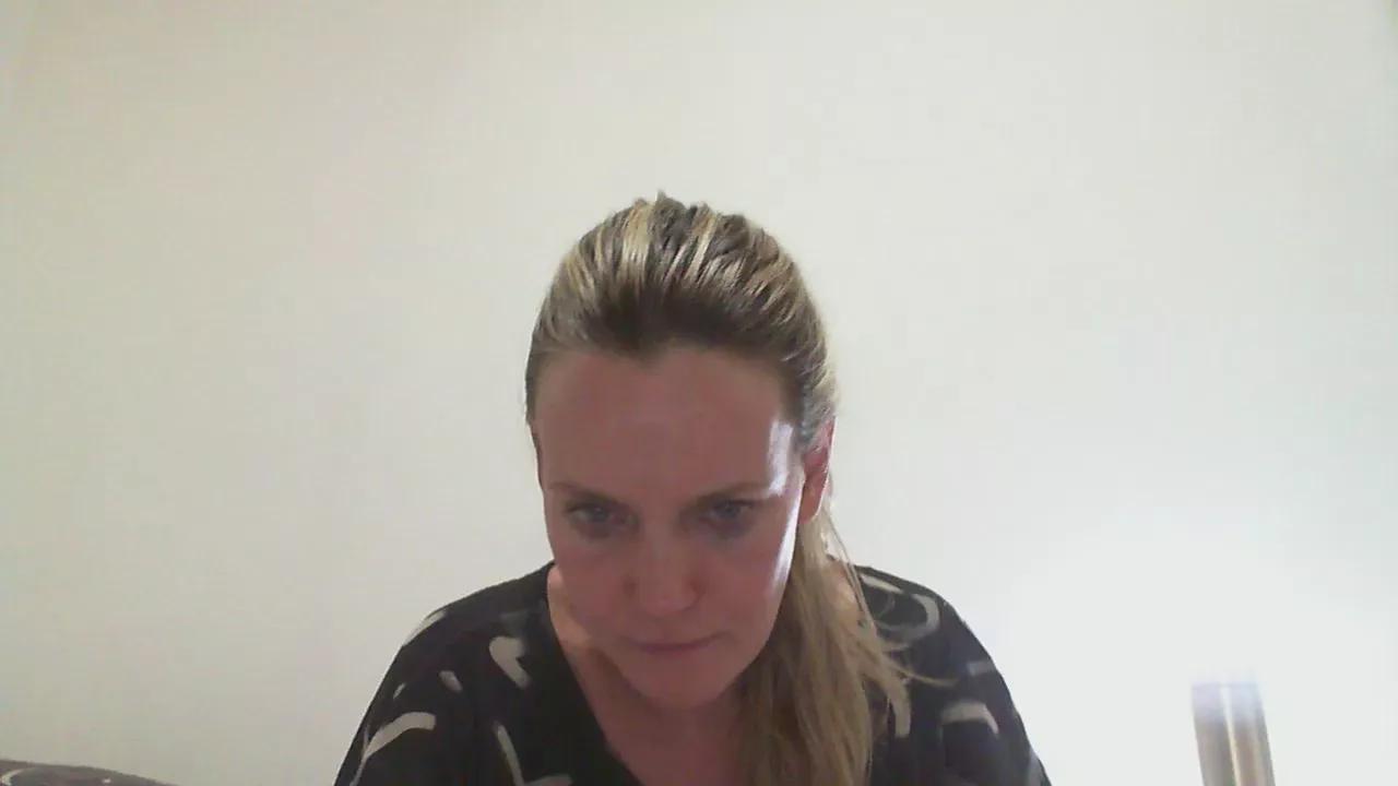 CrazyAnny1 on Cam4 
