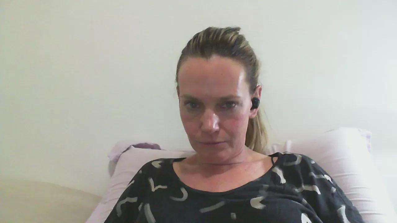 CrazyAnny1 on Cam4 
