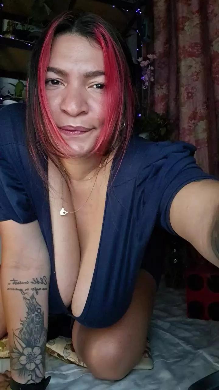 CrazyMom69 on Cam4 