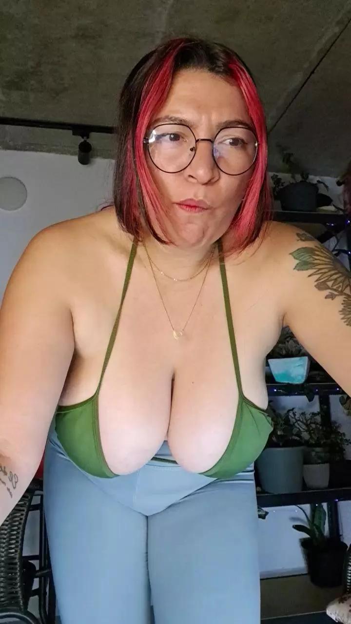 CrazyMom69 on Cam4 