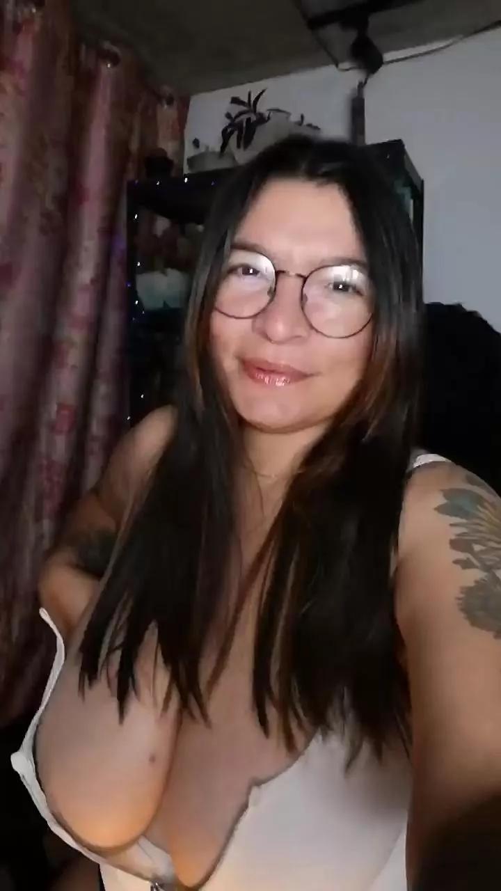 CrazyMom69 on Cam4 