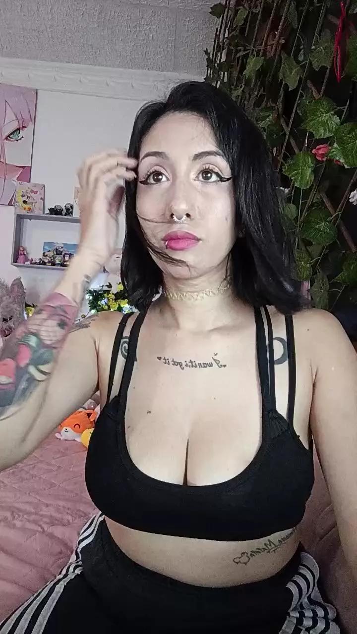 Cristal_luna on Cam4 