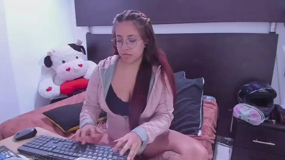 Crystal_rennie on Cam4 