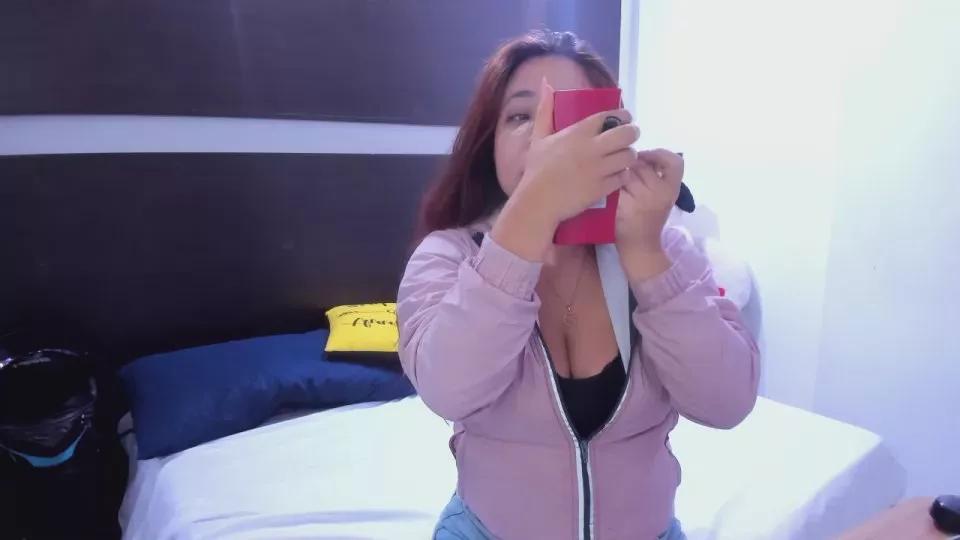 Crystal_rennie on Cam4 