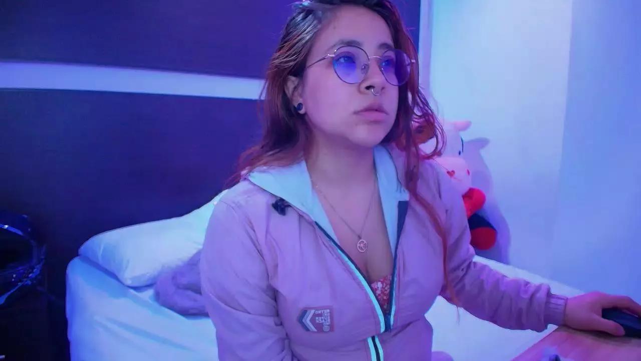 Crystal_rennie on Cam4 