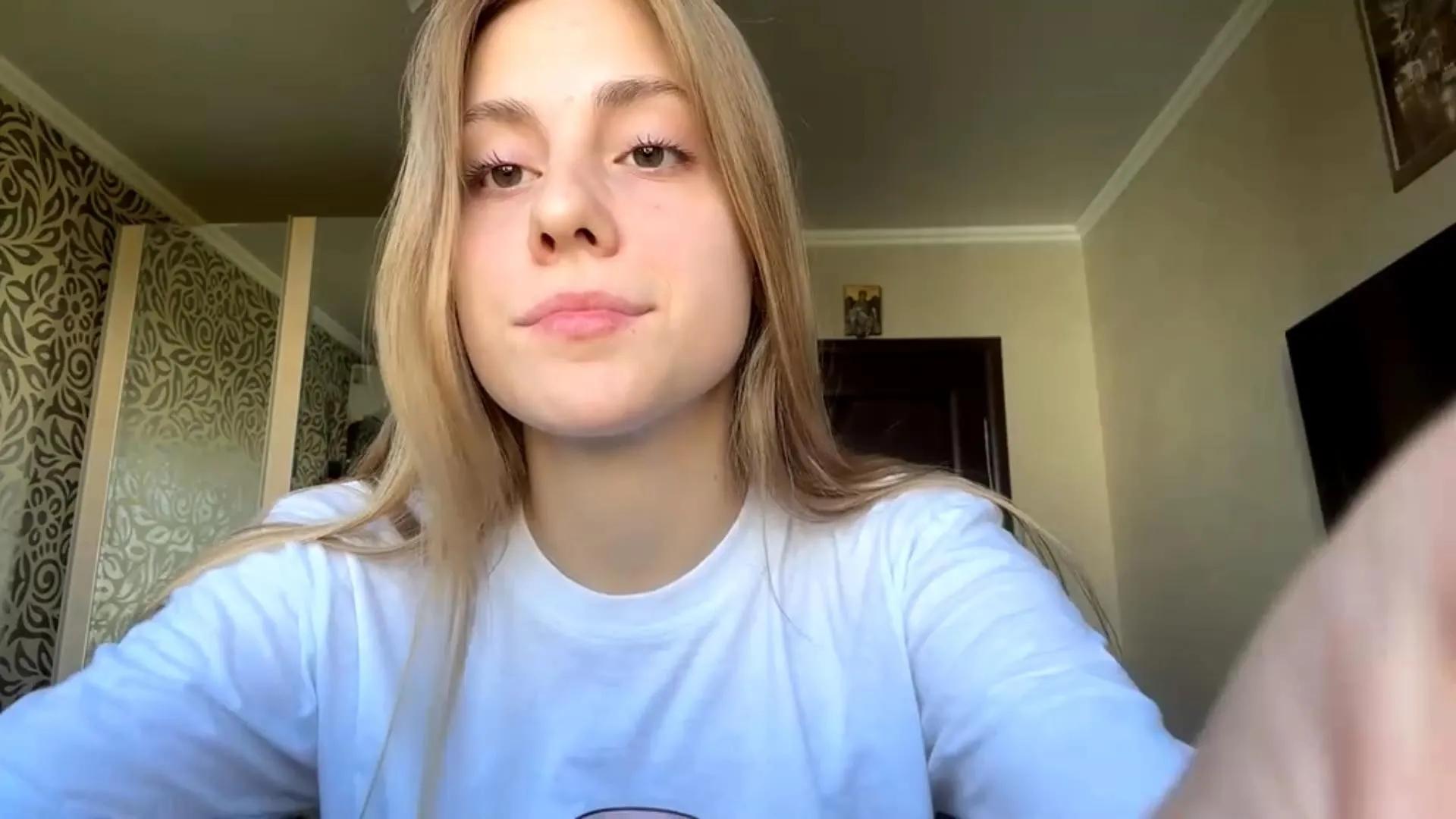 Watch Cam4's CrystleCastros CrystleCastros from Cam4