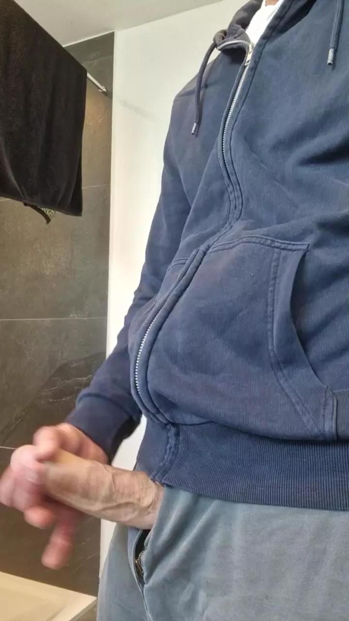 Cumhardboy03 on Cam4 