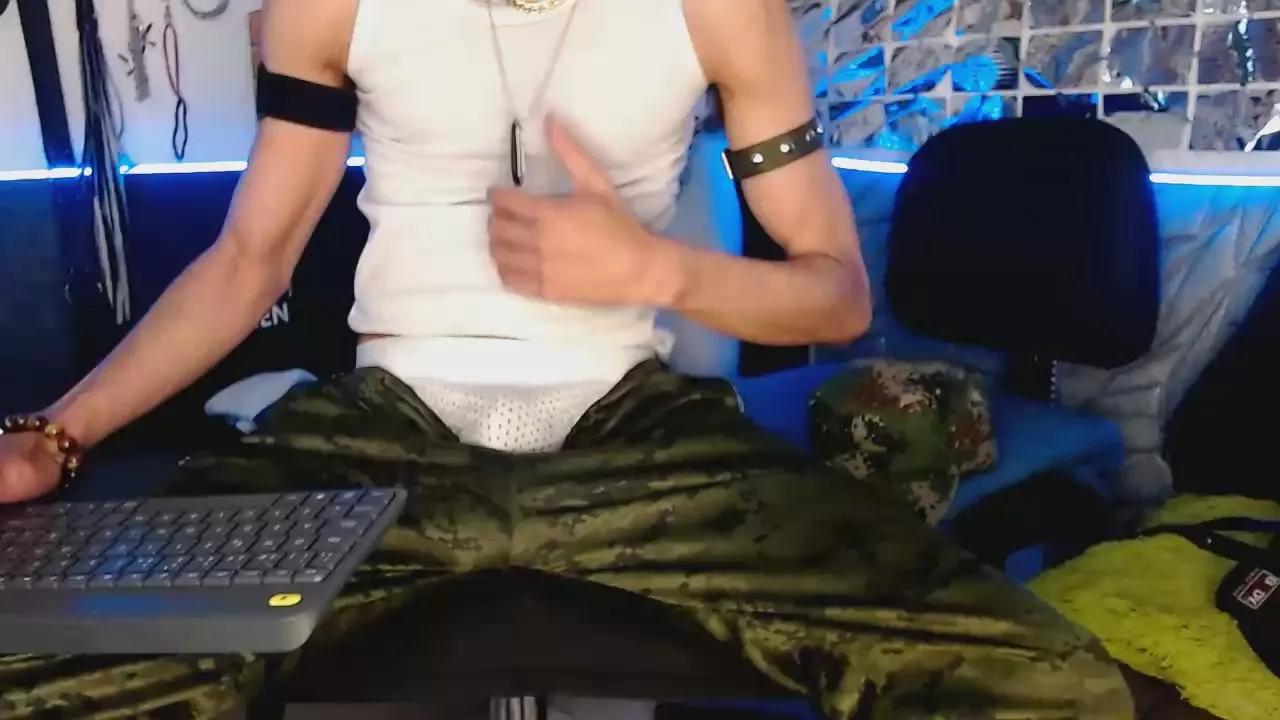 CuriousMilitary on Cam4 