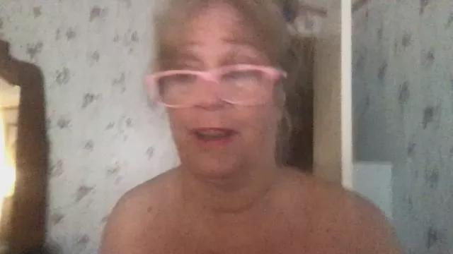 curvygranny1972 on Cam4 