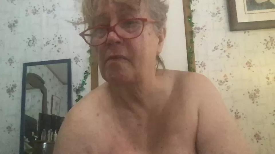 curvygranny1972 on Cam4 