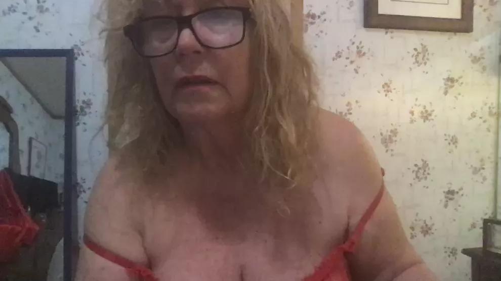 curvygranny1972 on Cam4 