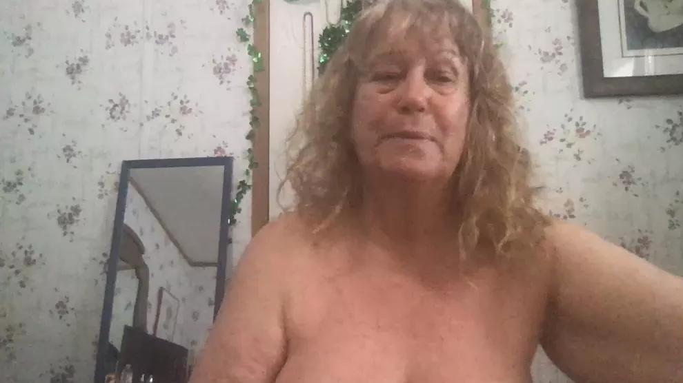 curvygranny1972 on Cam4 