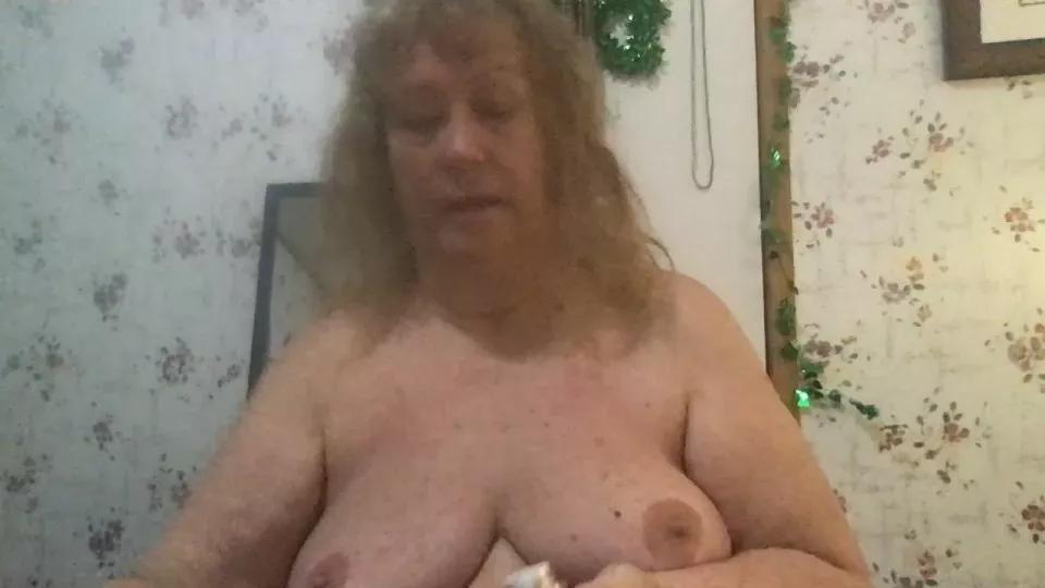 curvygranny1972 on Cam4 