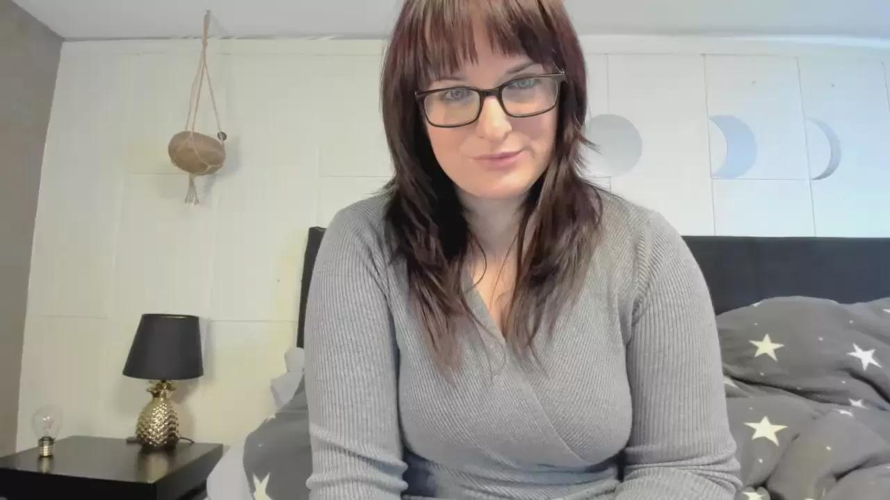 curvynova on Cam4 