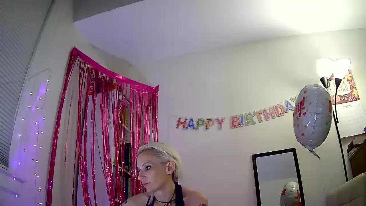 Offline cutefemme on Cam4