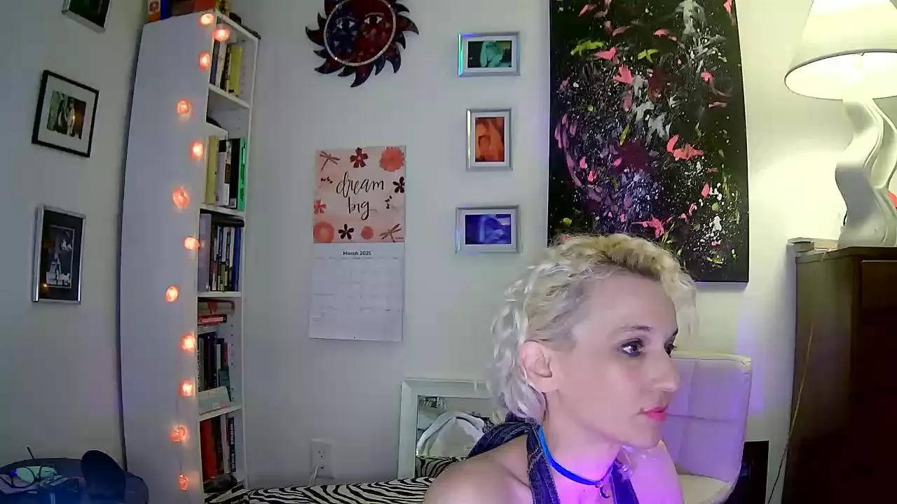 Offline cutefemme on Cam4