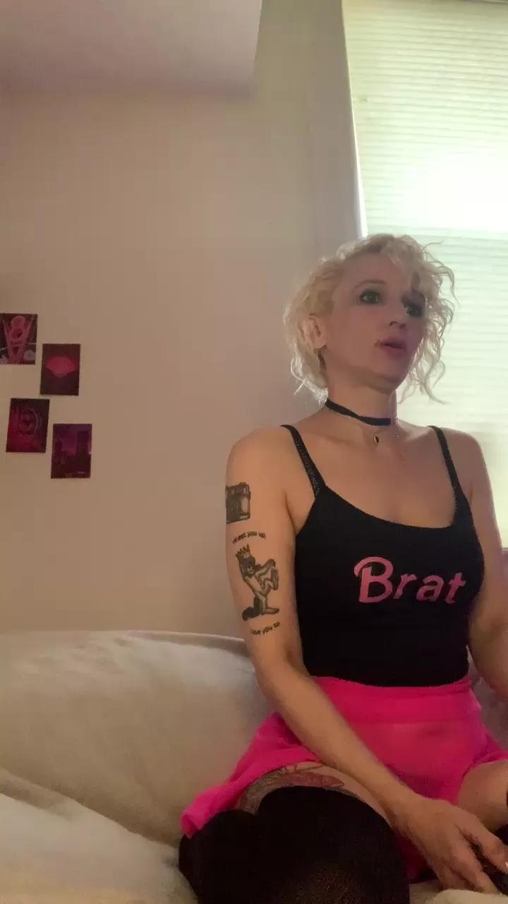 Offline cutefemme on Cam4