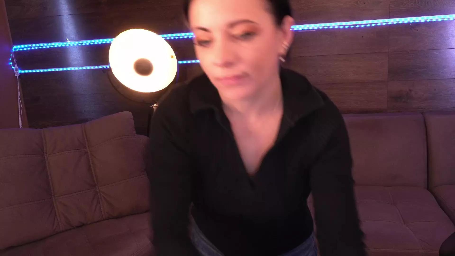 Dafni_Mon on Cam4 