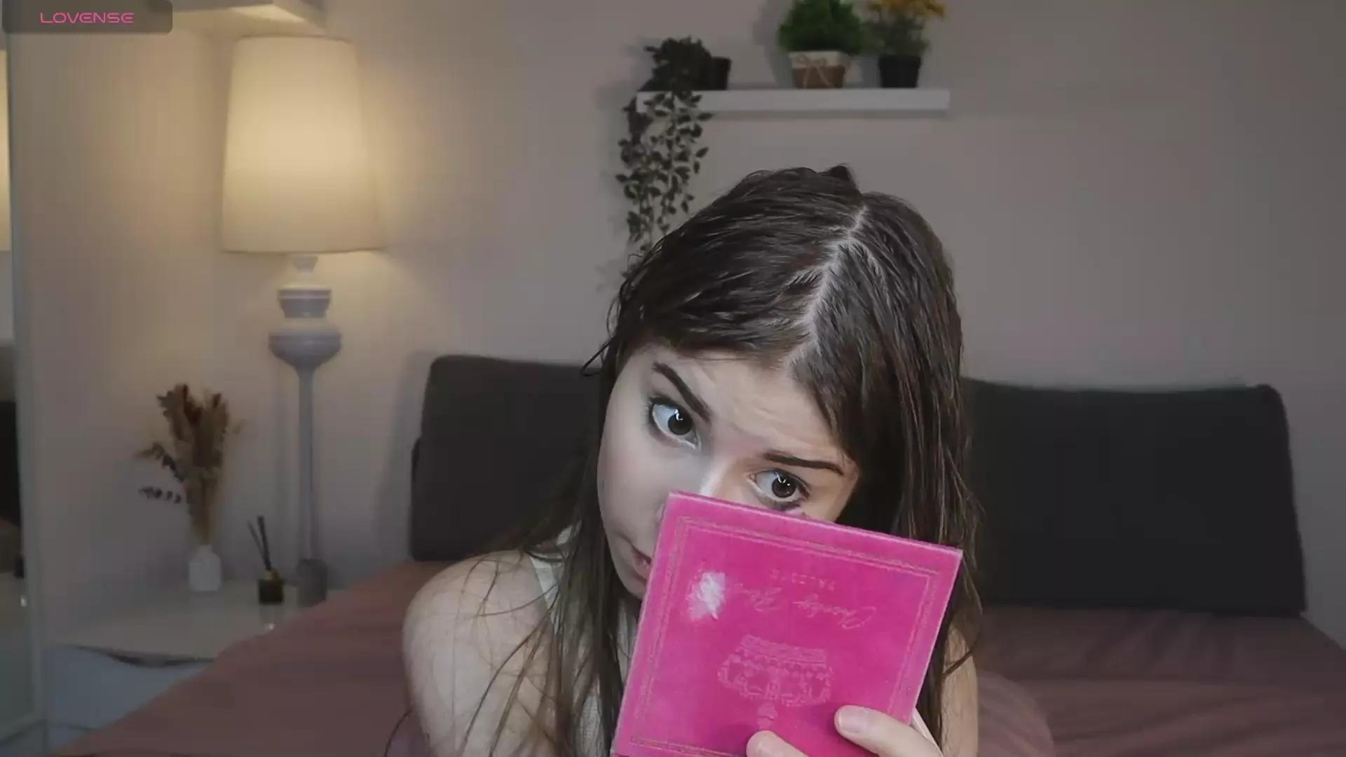 DaisyHey on Cam4 