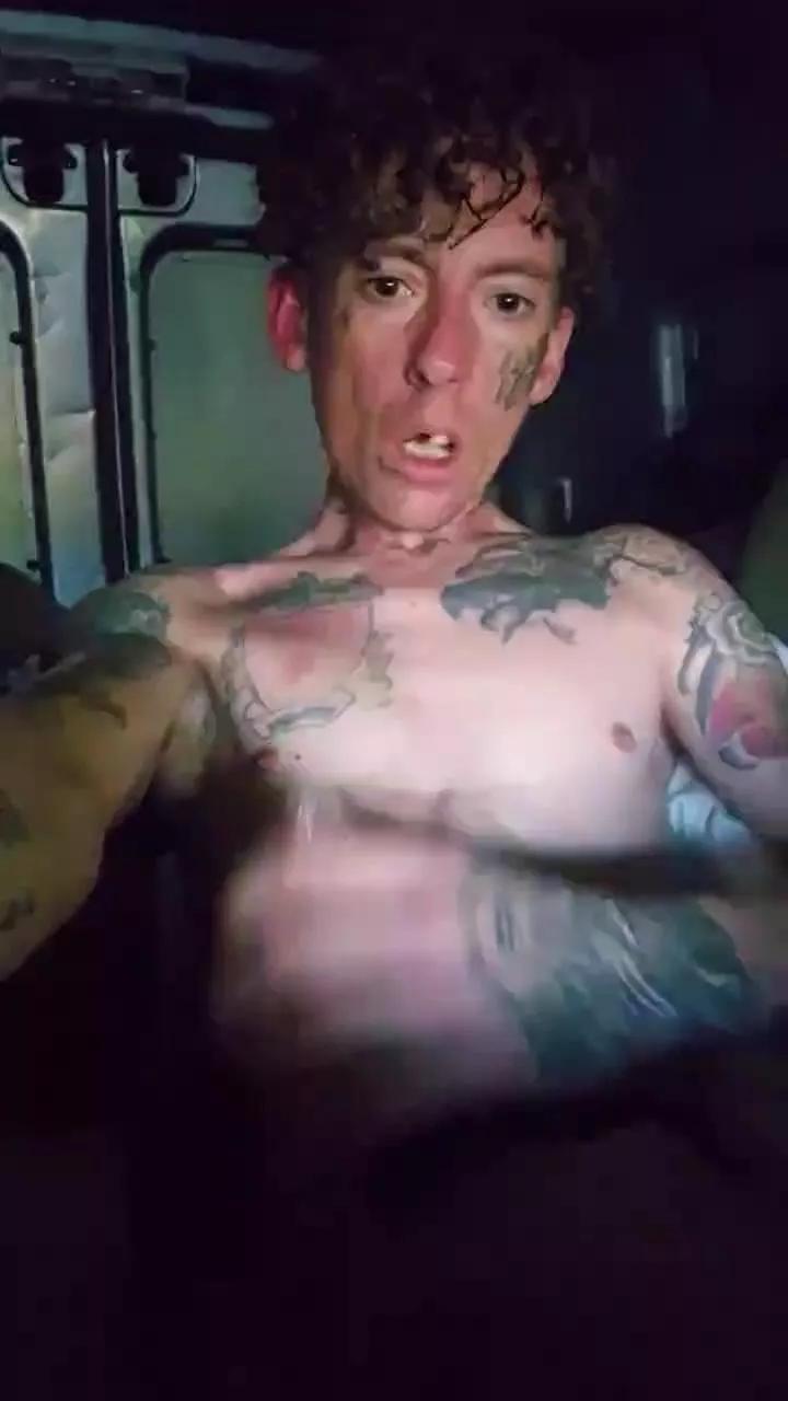 DanWillShock on Cam4