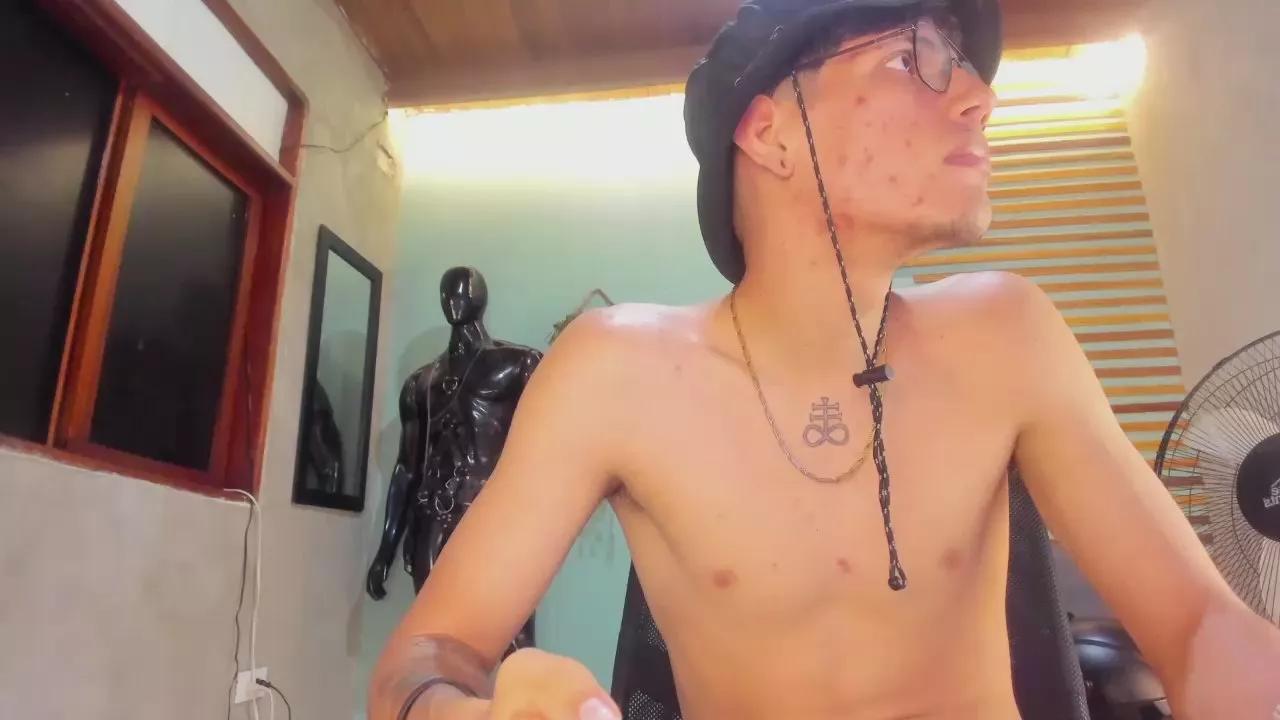 Freechat david_huge on Cam4