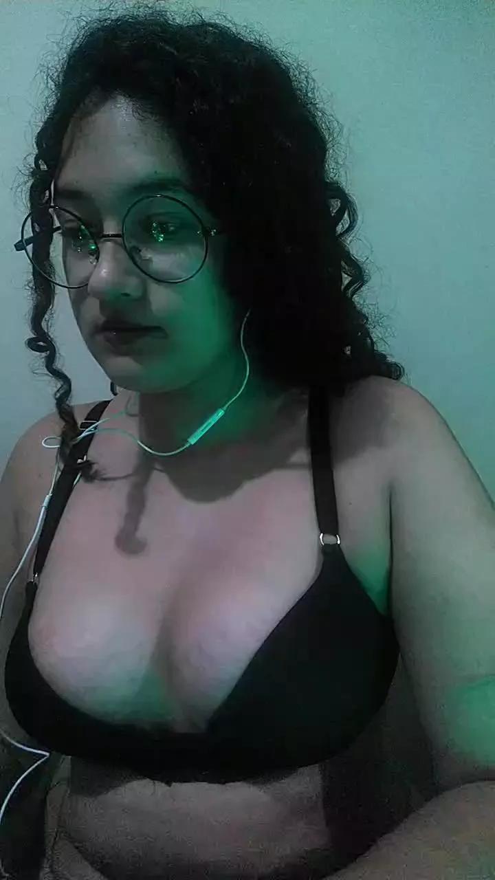 Deusa_Aster on Cam4 