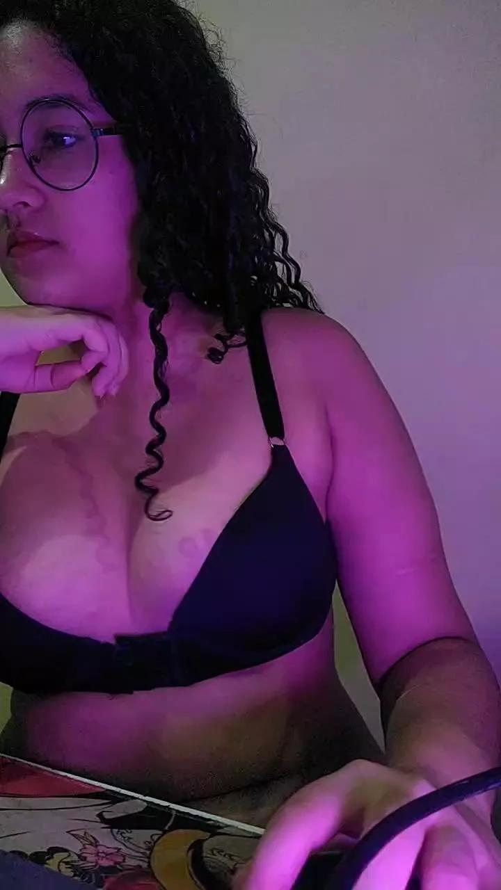 Deusa_Aster on Cam4 
